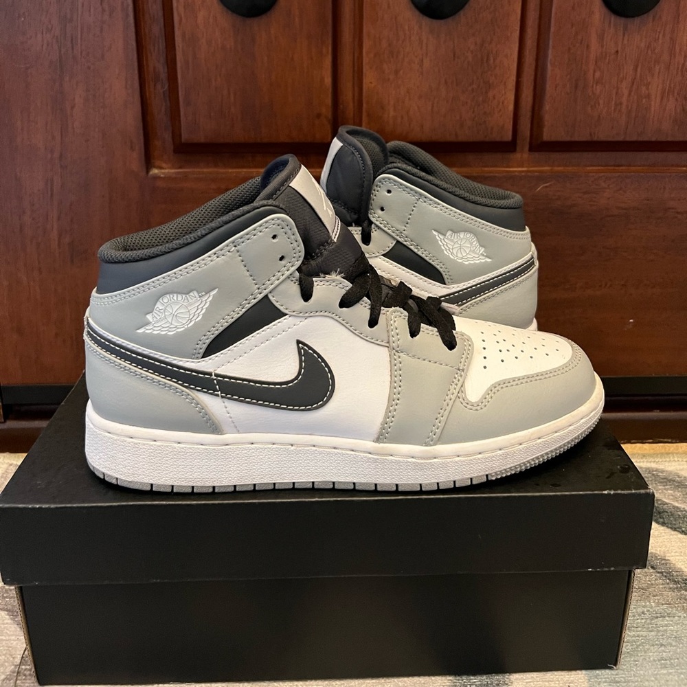 Air Jordan 1 mid (GS) Light smoke grey